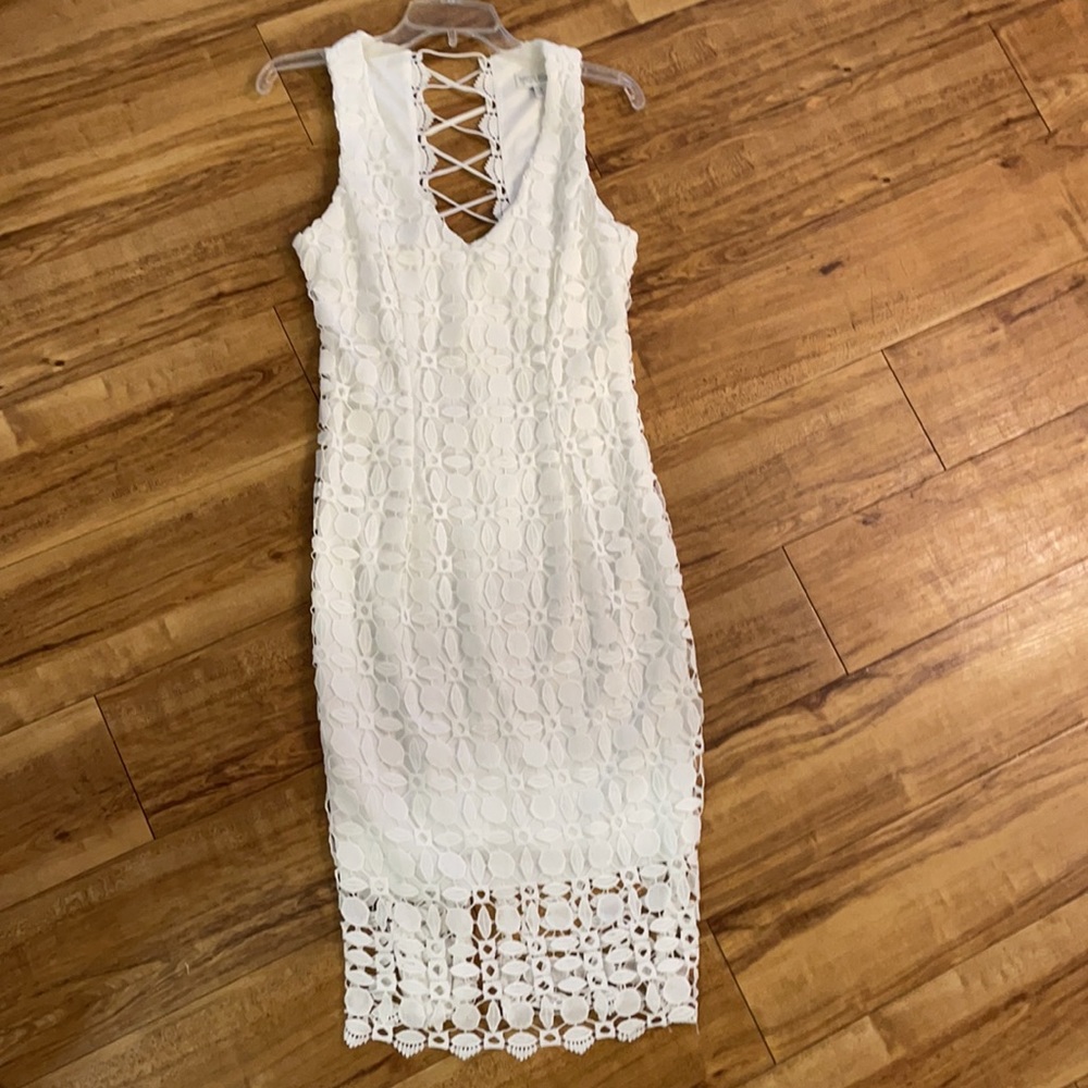 Women’s white crochet size 6 Bisou Bisou dress.
